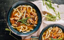 Cách nấu mì Udon gà nấm nhanh gọn, đổi vị cho cả nhà dịp cuối tuần