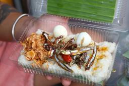 Xôi cá cơm Nha Trang, món ăn có giá "con nhà nghèo" khiến bao người mê mẩn