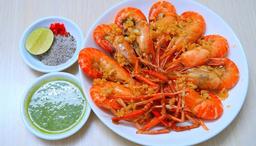 Cách làm tôm sốt bơ tỏi đơn giản mà hương vị chẳng kém gì ngoài hàng