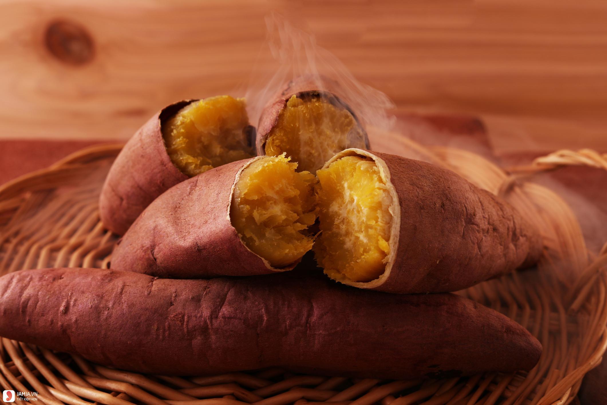 Luộc khoai lang bằng nồi xưa lắm rồi, hấp khoai lang thế này mới khiến khoai bở tung, ngon ngọt