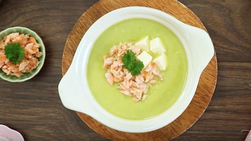 Cách nấu súp cá hồi phô mai bổ dưỡng để bé "hay ăn chóng lớn"