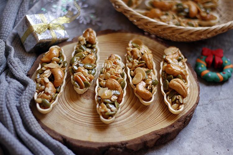 Cách làm bánh thuyền hạt hot trend cực đơn giản, trổ tài ngay để đãi khách ngày Tết