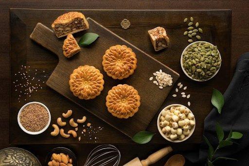 Cách làm bánh trung thu nhân đậu xanh thơm ngon không kém bánh khách sạn