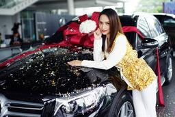 Bộ sưu tập xe hơi vài chục tỷ của Hương Giang ở tuổi 29