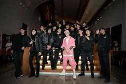 Bộ sưu tập đồ màu hồng “cực ngầu” của Binz