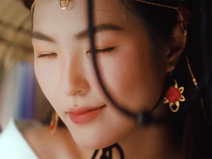 Nhan sắc nữ chính trong MV "Hoa hải đường" Của Jack