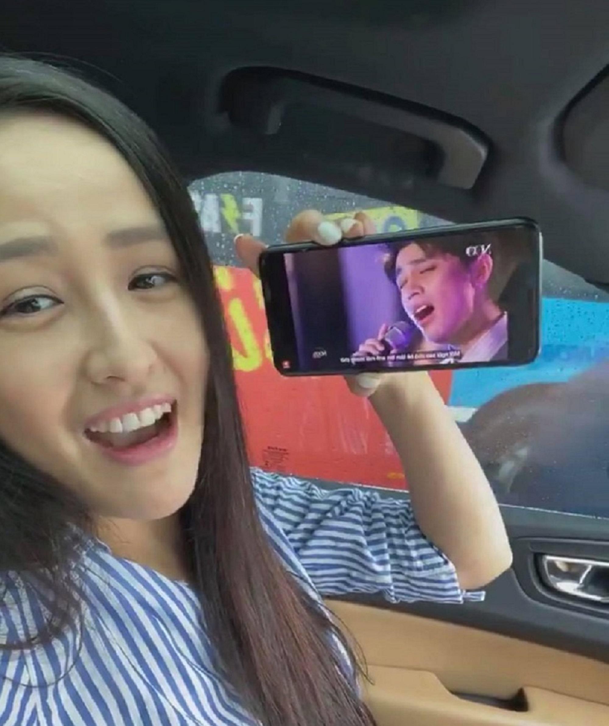 Reaction ca khúc của Noo, Mai Phương Thúy gợi ý chiếc áo sơ mi quốc dân