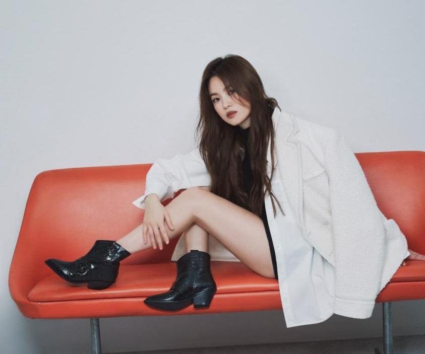 Song Hye Kyo gợi ý diện 2 màu trắng đen
