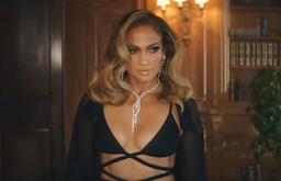 Jennifer Lopez quyến rũ với thiết kế của Công Trí