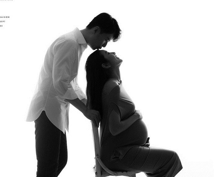 Á hậu Thúy Vân viên mãn trong bộ ảnh cuối thai kỳ