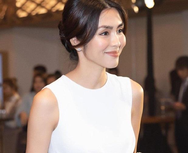 Tăng Thanh Hà diện váy trắng đơn giản khiến dân tình lịm tim vì quá đẹp