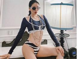 Nóng bỏng mắt với body Lệ Quyên trong loạt ảnh bikini mới nhất