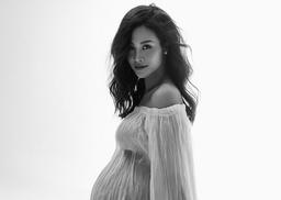 Đông Nhi và dàn mỹ nhân Việt chuộng diện váy xuyên thấu khoe bụng bầu