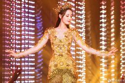 Lưu Diệc Phi, Địch Lệ Nhiệt Ba, Triệu Lệ Dĩnh... cùng mặc trang phục nữ thần Kim Ưng, ai xinh đẹp nhất?