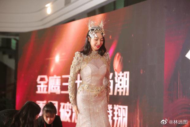 Váy Nữ thần Kim Ưng 2020: đã dìm hàng Nữ thần còn bị tố đạo nhái