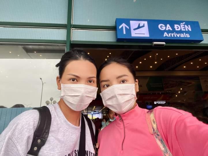 Kỳ Duyên và Minh Triệu bay ra miền Trung hỗ trợ người dân