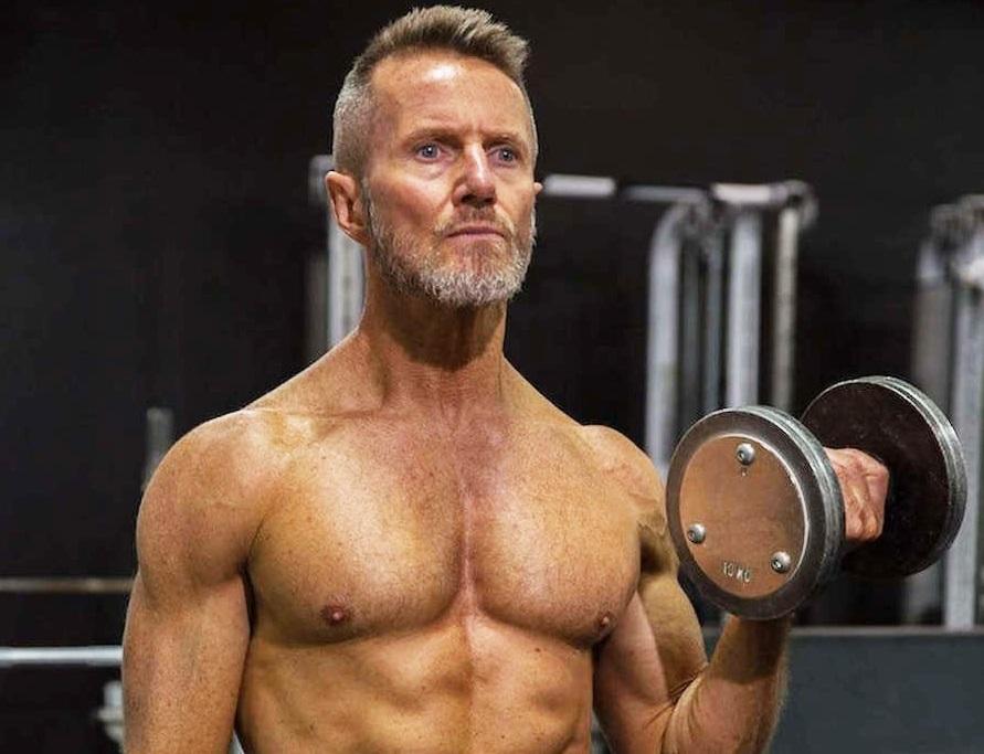 Giảm 25kg, chủ tiệm pizza gây bất ngờ với ngoại hình na ná Hugh Jackman