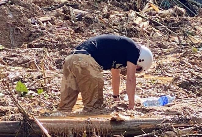 Cả nhà bí thư xã Trà Leng bị vùi lấp trong vụ sạt lở 53 người mất tích