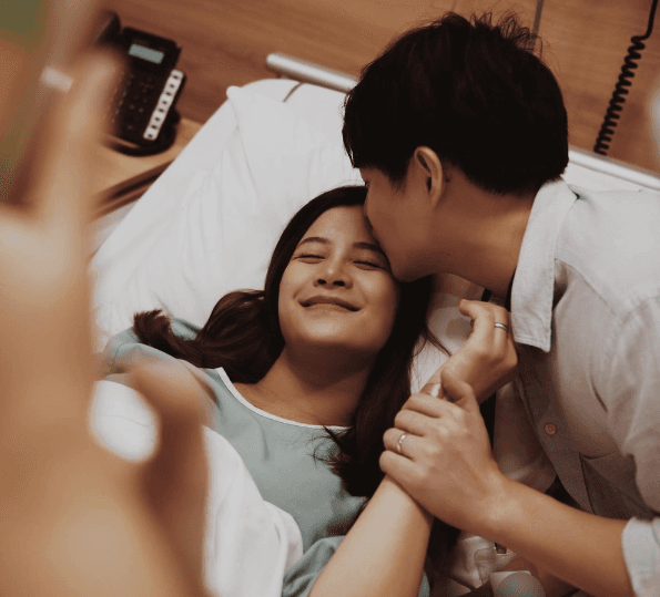 Cận cảnh hành trình 15 tiếng vượt cạn của Đông Nhi qua những khung hình