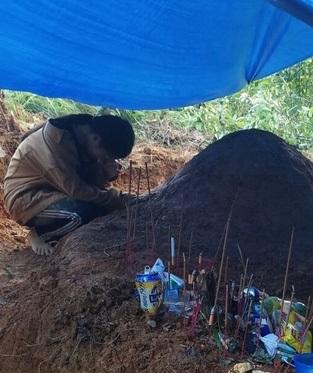 Về Trà Leng tìm cha mẹ, nữ sinh lớp 11 gục ngã bên 2 nấm mồ