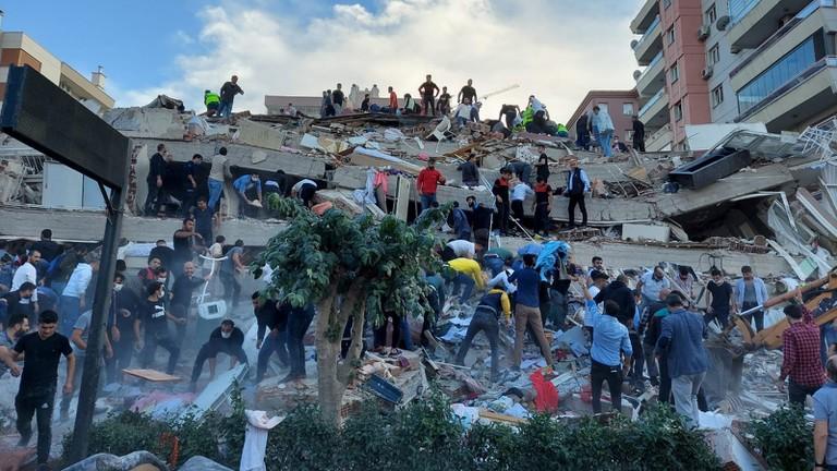 Thổ Nhĩ Kỳ: Cụ ông 70 tuổi sống sót thần kỳ sau 2 ngày bị vùi trong đất đá