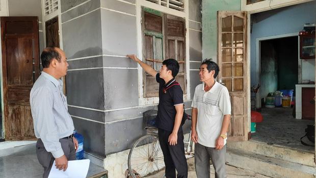 Bị chỉ trích, Thủy Tiên tung ảnh nhà trưởng thôn "trên mạng và ngoài đời"