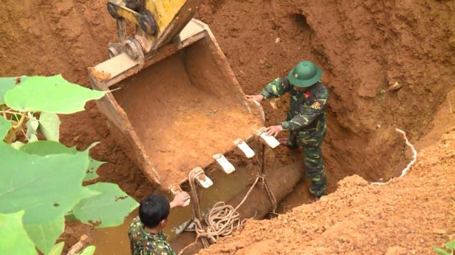 Hà Tĩnh: Hủy nổ thành công 2 quả bom "khủng" phát hiện sau lũ