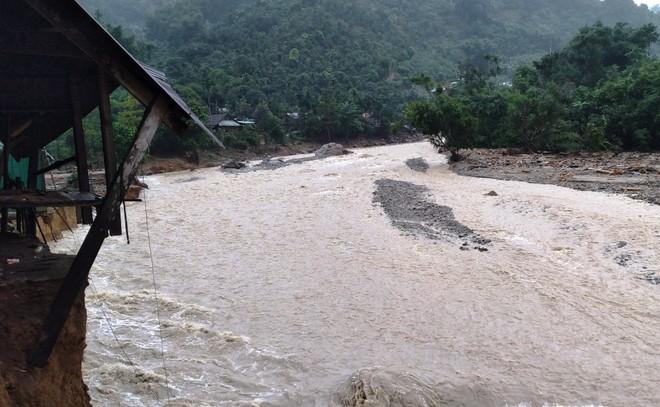 Quảng Nam: Một ngôi làng nữa ở Trà Leng bị cuốn trôi do lũ quét kinh hoàng