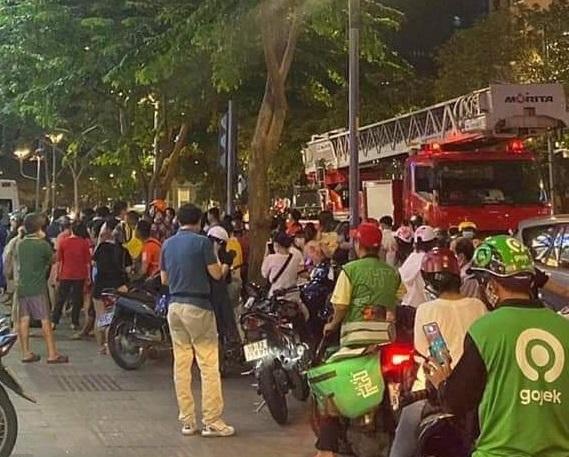 TP. HCM: Người phụ nữ rơi lầu tại phố đi bộ Nguyễn Huệ