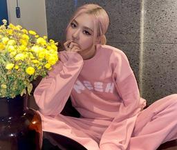 Học ngay street style của sao Hàn những ngày đầu đông