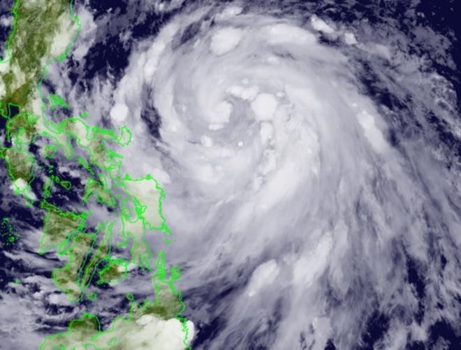 Bão số 13 Vamco mạnh thêm 4 cấp trước khi vào Biển Đông