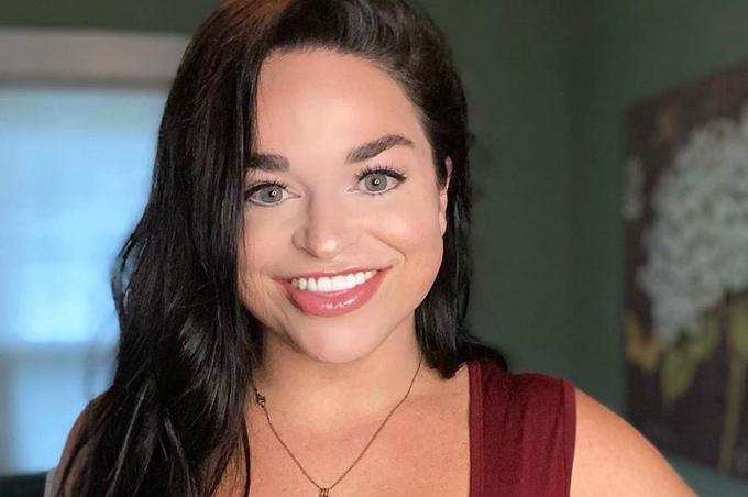 Cô gái kiếm tiền như nước nhờ chiếc miệng rộng tới 8,89cm