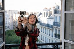 "Emily in Paris" sẽ có tiếp mùa hai