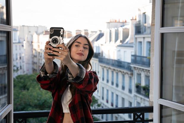 "Emily in Paris" sẽ có tiếp mùa hai