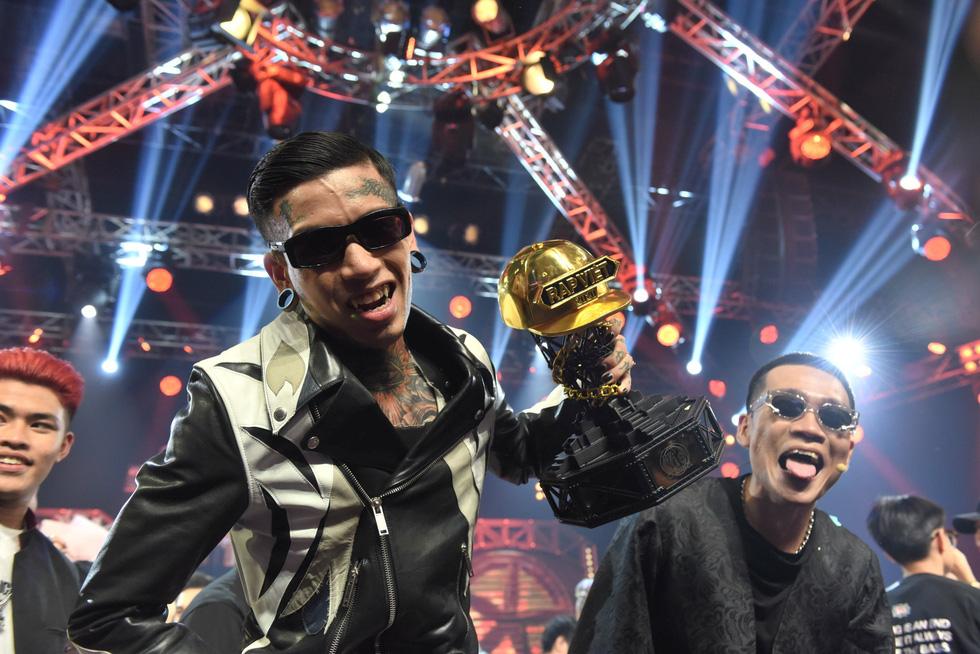 Dân mạng tranh cãi gay gắt khi Dế Choắt lên ngôi quán quân Rap Việt