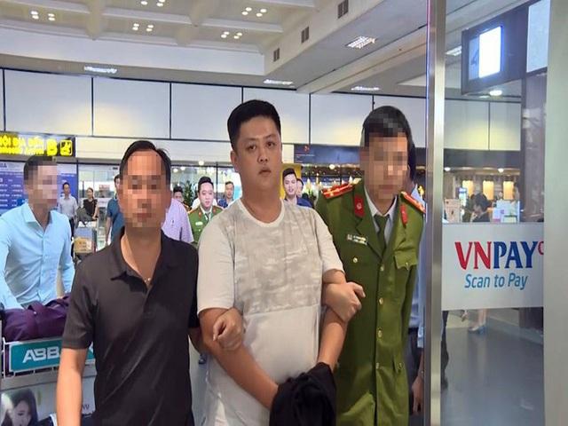 Cựu cán bộ ngân hàng Sacombank bán thông tin doanh nghiệp cho tội phạm