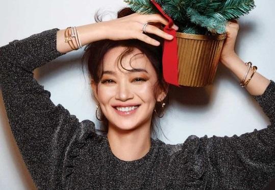 Nhan sắc rực rỡ của bạn gái tài tử Kim Woo Bin ở tuổi 36