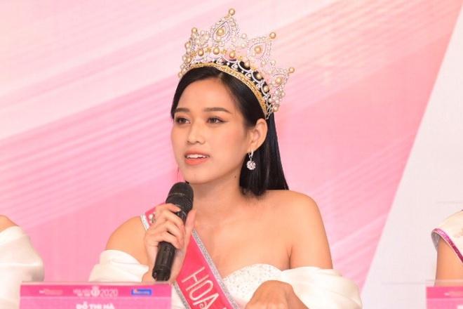 Mẹ phải bán thóc để mua vé máy bay, Đỗ Thị Hà lấy tiền đâu để thi Hoa hậu