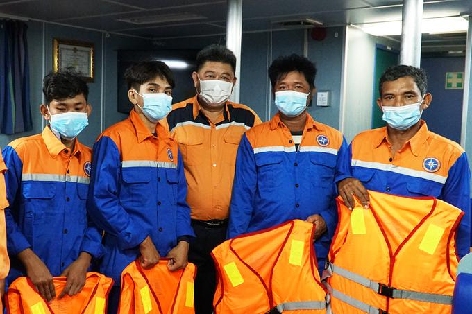 Vũng Tàu: Chìm tàu khi đi bắt ghẹ, 4 ngư dân may mắn thoát chết