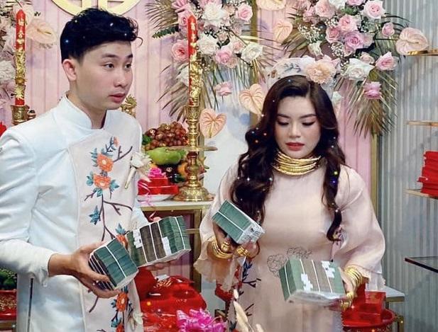 Hốt hoảng trước cảnh cô dâu chịu "gánh nặng" ngàn vàng ngay trong lễ cưới