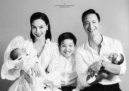 HOT: Hồ Ngọc Hà lần đầu tung ảnh gia đình 5 người lộ gương mặt cặp song sinh