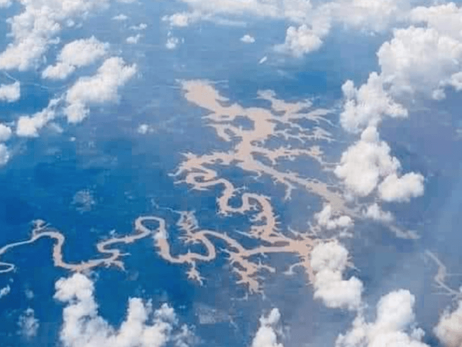 MXH xôn xao với dòng sông Việt Nam có hình rồng khổng lồ "siêu thực'