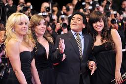 Cái chết của Maradona có nhiều nghi vấn, ba cô con gái bị triệu tập