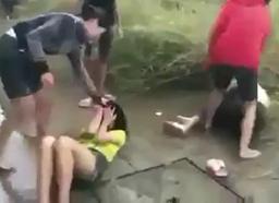 Đồng Nai: Hai nữ sinh THCS bị chặn đánh dã man giữa đường vì tiếng nẹt bô