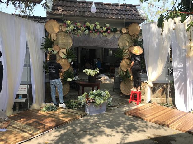 Hé lộ không gian cưới đậm chất miền Tây của Á hậu Thúy An