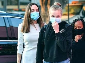 Con gái phi giới tính nhà Angelina Jolie gây ấn tượng với chiều cao nổi bật