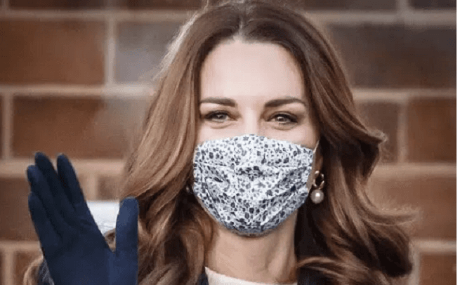 Công nương Kate đăng ảnh đeo khẩu trang mừng tuổi mới