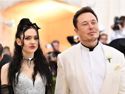 Bạn gái tỷ phú Elon Musk nhiễm Covid-19