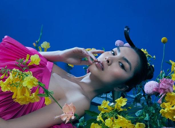 Tăng Thanh Hà tái xuất với bộ ảnh thời trang lạ lẫm