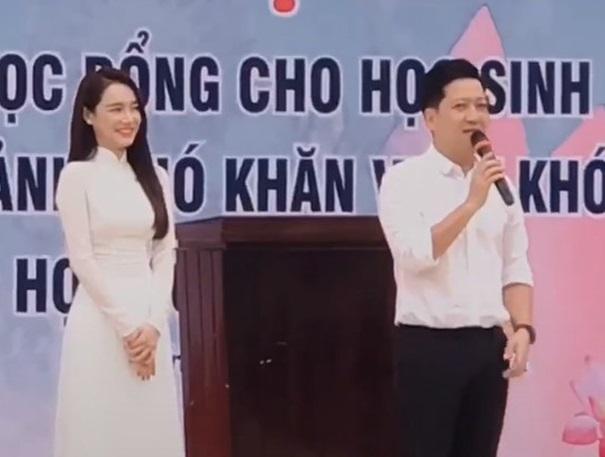 Nhã Phương diện áo dài trắng thướt tha cùng Trường Giang về thăm trường cũ